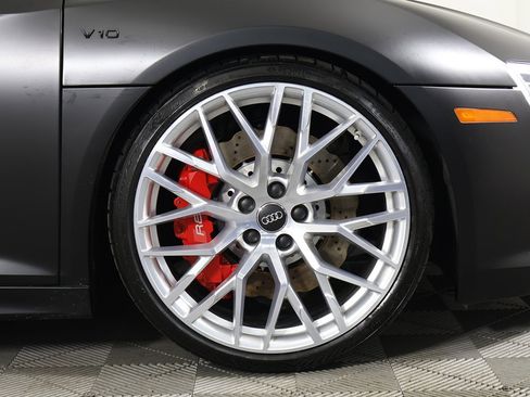 Used 2018 Audi R8 V10 w/ Carbon Exterior Package image 21