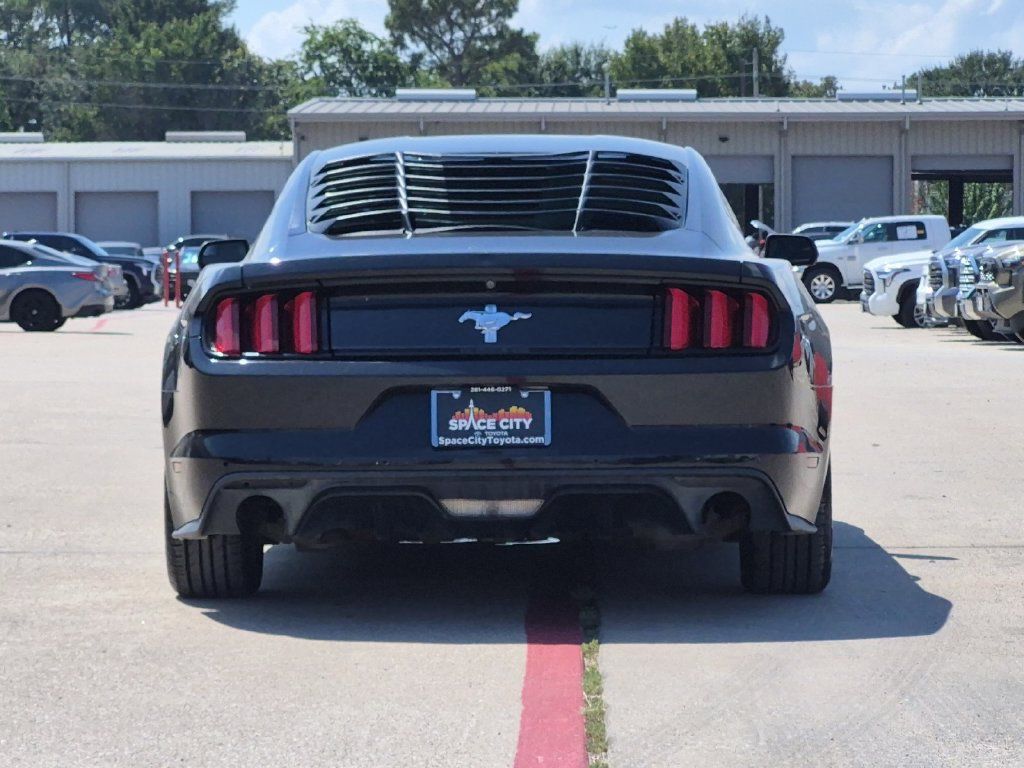 Used 2017 Ford Mustang Coupe RWD image 5