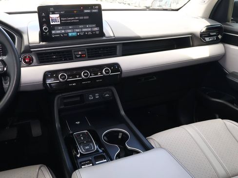 Used 2025 Honda Pilot Elite image 11