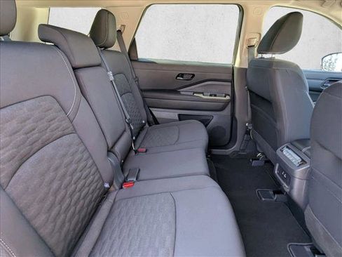 Used 2024 Nissan Pathfinder SV image 19