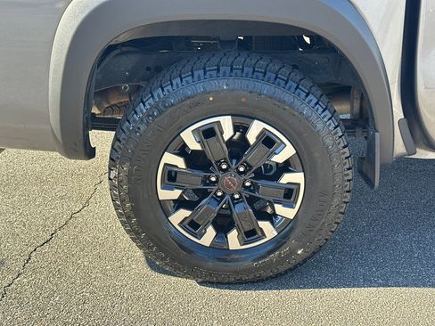 Used 2024 Nissan Frontier PRO-4X image 17