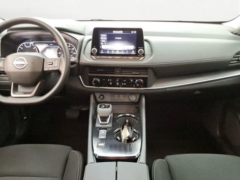 Used 2025 Nissan Rogue S image 11