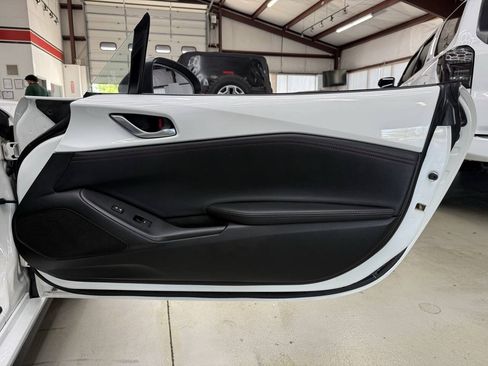 Used 2016 MAZDA MX-5 Miata Club RWD image 12