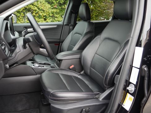 Certified 2025 Ford Escape Platinum AWD/4WD image 33