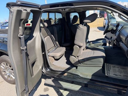 Used 2012 Nissan Frontier SV w/ Sport Appearance Pkg image 18