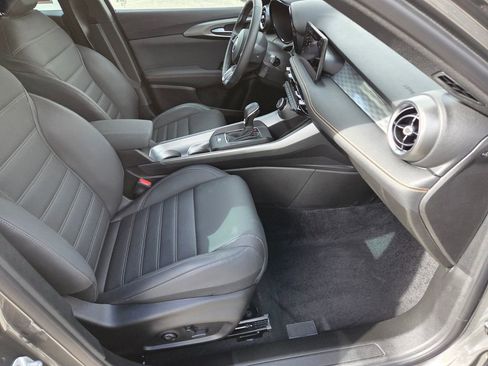 Used 2025 Alfa Romeo Tonale w/ Premium Package image 11