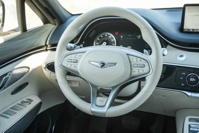 Used 2025 Genesis Electrified GV70 AWD/4WD image 18