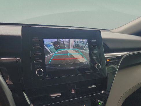 Used 2024 Toyota Camry SE image 11