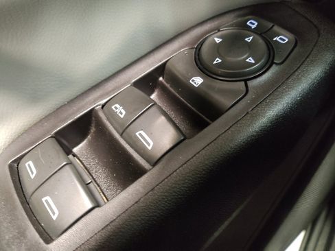 Used 2018 Chevrolet Equinox LS image 27