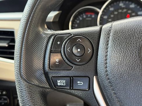 Used 2016 Toyota Corolla LE FWD image 17