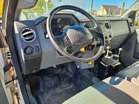 Used 2015 Ford F750 2WD Regular Cab Super Duty image 3