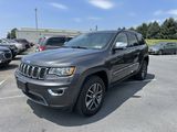 Used 2017 Jeep Grand Cherokee Limited image 3
