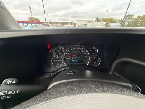 Used 2023 Chevrolet Express 2500 w/ Driver Convenience Package image 39