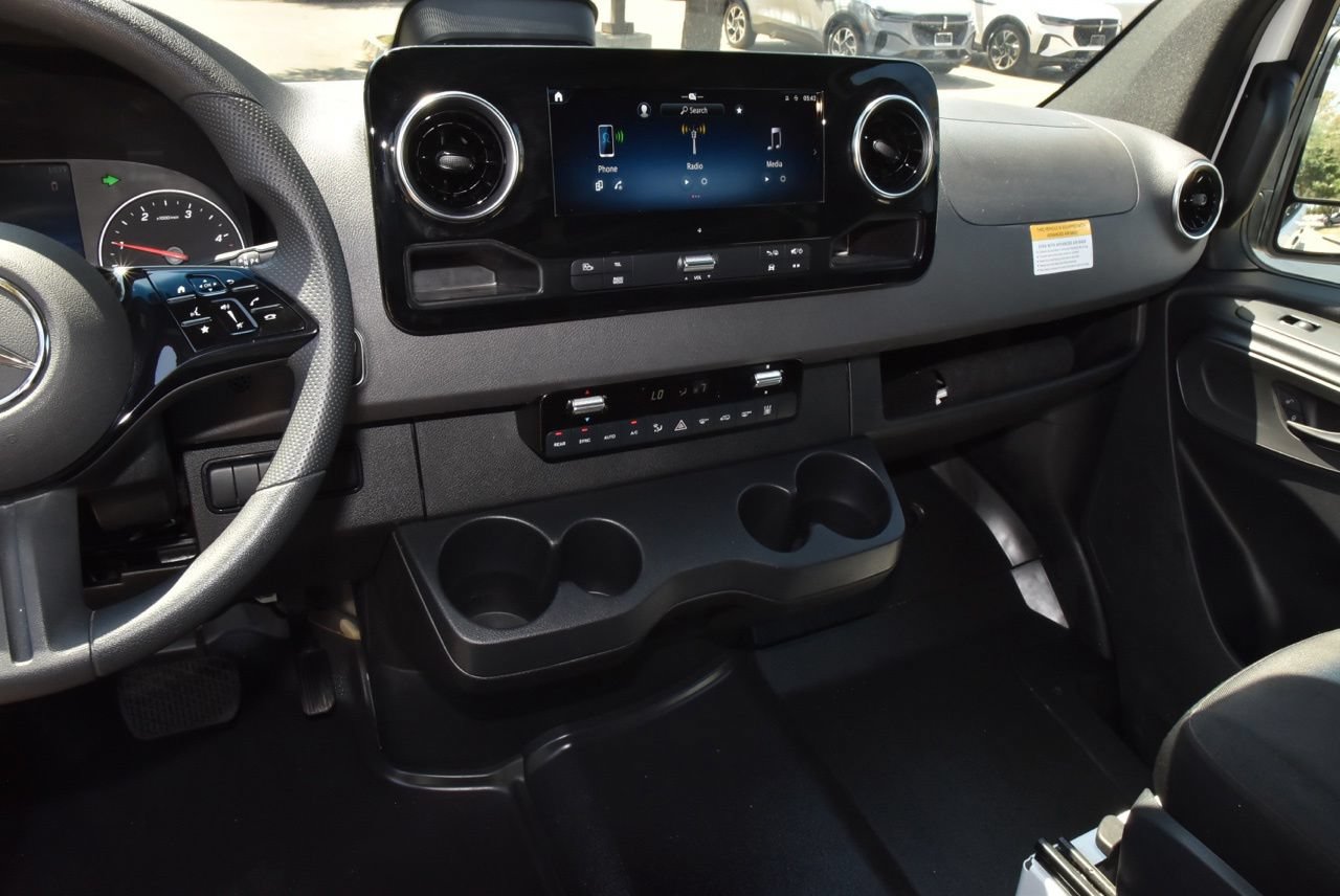 Used 2025 Mercedes-Benz Sprinter 2500 image 26
