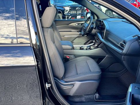 Used 2024 Chevrolet Traverse LS w/ Midnight/Sport Edition image 7