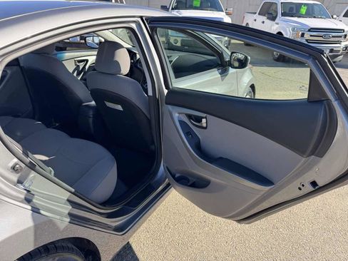 Used 2014 Hyundai Elantra SE image 18