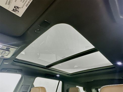 Used 2021 Chevrolet Tahoe High Country w/ Premium Package image 21