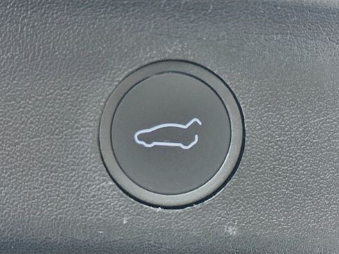 Used 2023 Tesla Model Y Long Range AWD/4WD image 30