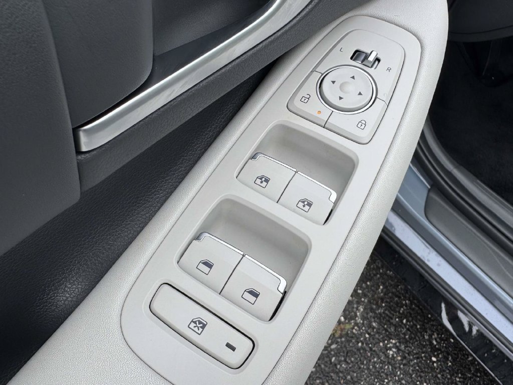 Used 2025 Hyundai Sonata SEL FWD image 17