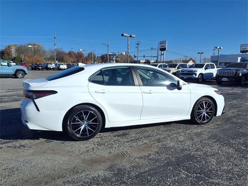 Used 2023 Toyota Camry SE image 11