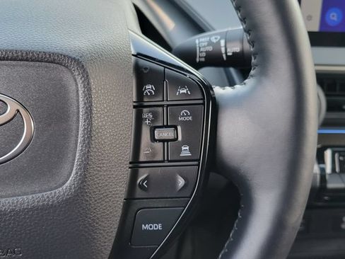 Used 2024 Toyota Prius XLE FWD image 8