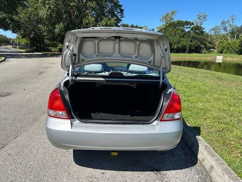 Used 2002 Hyundai Elantra GLS FWD image 11