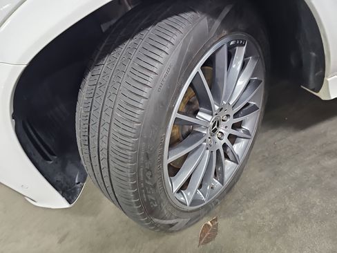 Used 2024 Mercedes-Benz GLE 350 4MATIC image 34