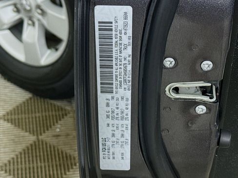 Used 2017 RAM 1500 Express image 38