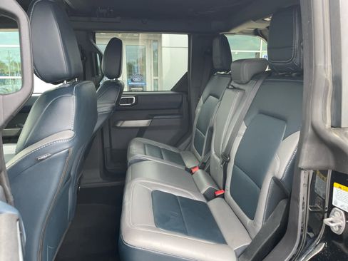 Used 2023 Ford Bronco Outer Banks w/ Sasquatch Package AWD/4WD image 9