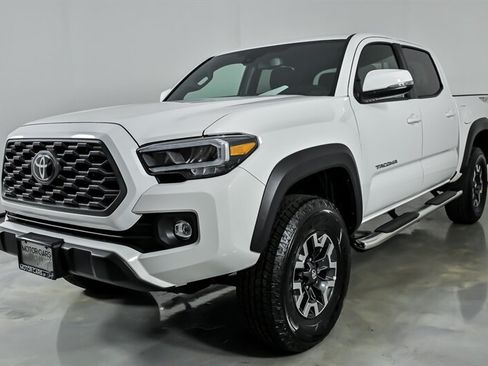 Used 2021 Toyota Tacoma TRD Off-Road AWD/4WD image 5