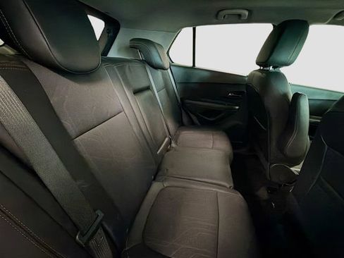 Certified 2022 Chevrolet Trax LT w/ LT Convenience Package image 23