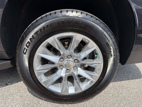 Used 2025 Chevrolet Suburban Premier RWD image 28