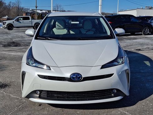 Used 2022 Toyota Prius XLE image 2