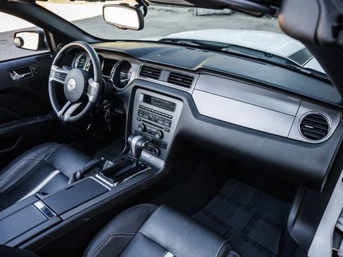 Used 2010 Ford Mustang GT Premium image 14