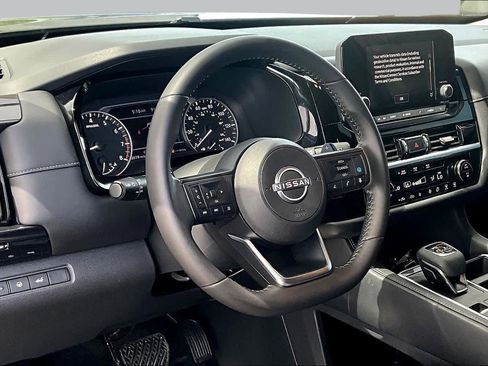 Used 2025 Nissan Pathfinder SV FWD image 17