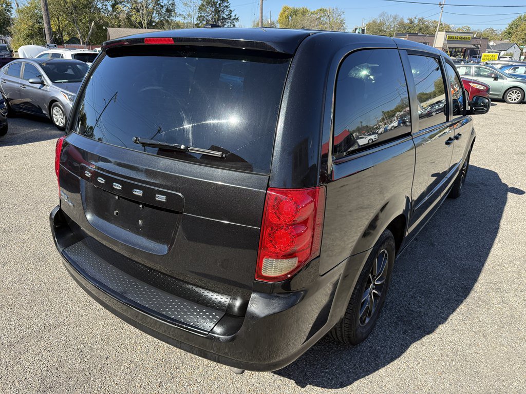 Used 2015 Dodge Grand Caravan SXT w/ Blacktop Package FWD image 5