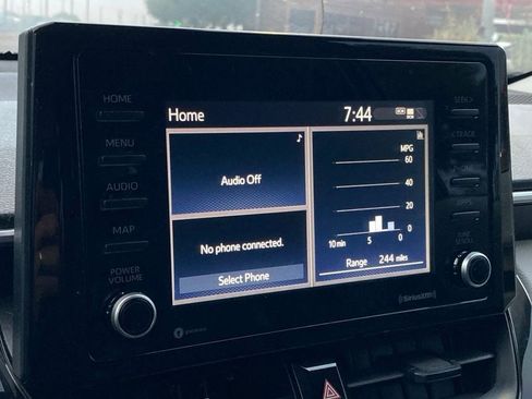 Used 2022 Toyota Corolla Cross L image 15