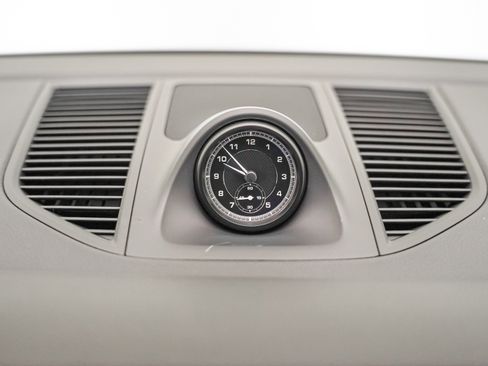 Certified 2025 Porsche Macan image 24