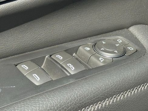 Used 2025 GMC Yukon Denali RWD image 19