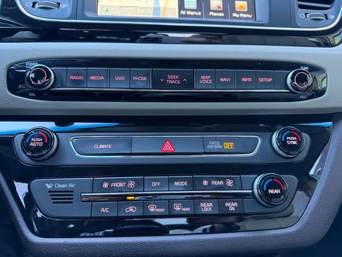 Used 2016 Kia Sedona SX Limited image 11