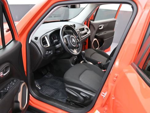 Used 2015 Jeep Renegade Latitude image 11