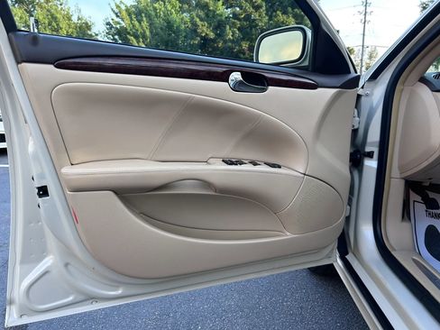 Used 2011 Buick Lucerne CX FWD image 18