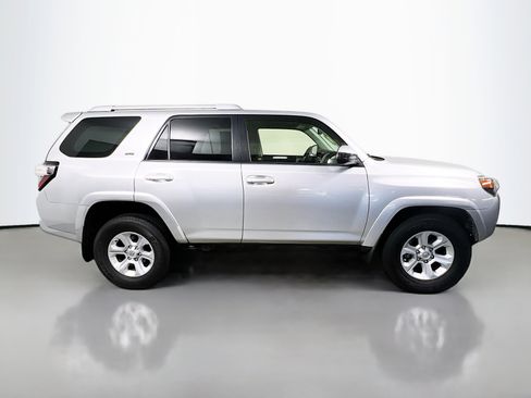 Used 2018 Toyota 4Runner SR5 image 3