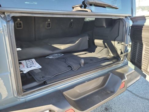 Used 2025 Jeep Wrangler Unlimited Sahara AWD/4WD image 9
