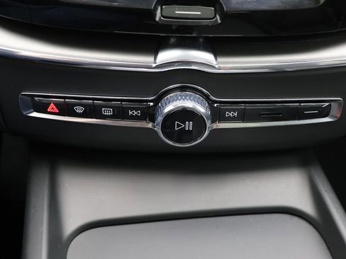 Used 2025 Volvo XC60 B5 Core AWD/4WD image 26