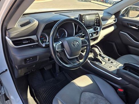 Used 2022 Toyota Highlander Bronze Edition image 9