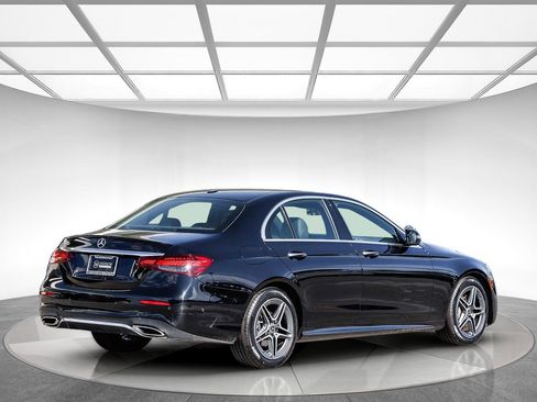 Used 2022 Mercedes-Benz E 350 Sedan image 4