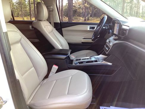 Used 2020 Ford Explorer XLT w/ Equipment Group 202A image 26