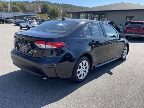 Used 2024 Toyota Corolla LE image 4