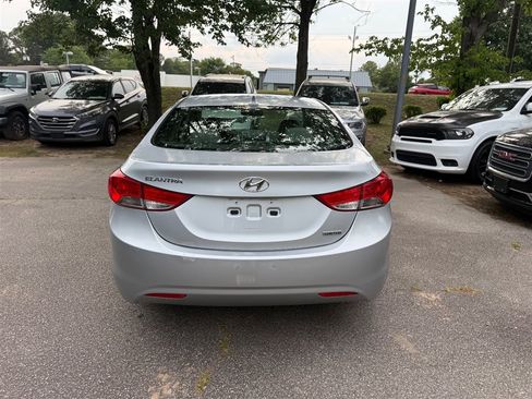 Used 2012 Hyundai Elantra Limited FWD image 6